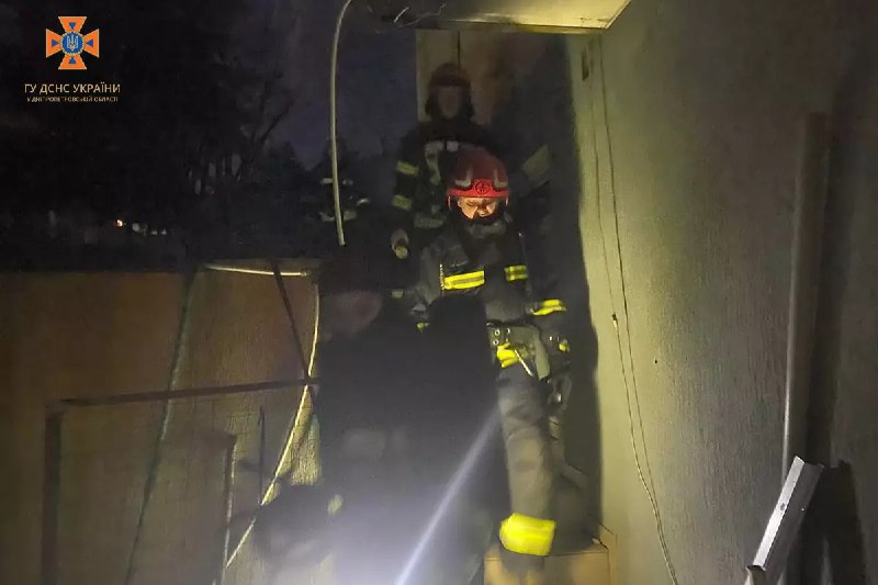 Новости Днепра про У Дніпрі горів двоповерховий будинок: 10 рятувальників гасили пожежу