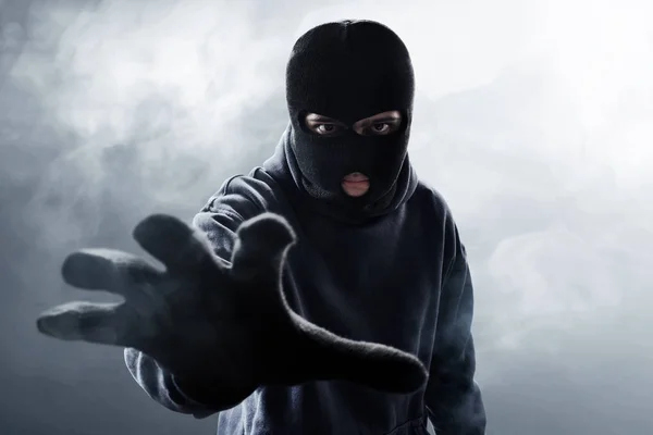 Новости Днепра про Надел маску: в Днепре мужчина пытался ограбить магазин