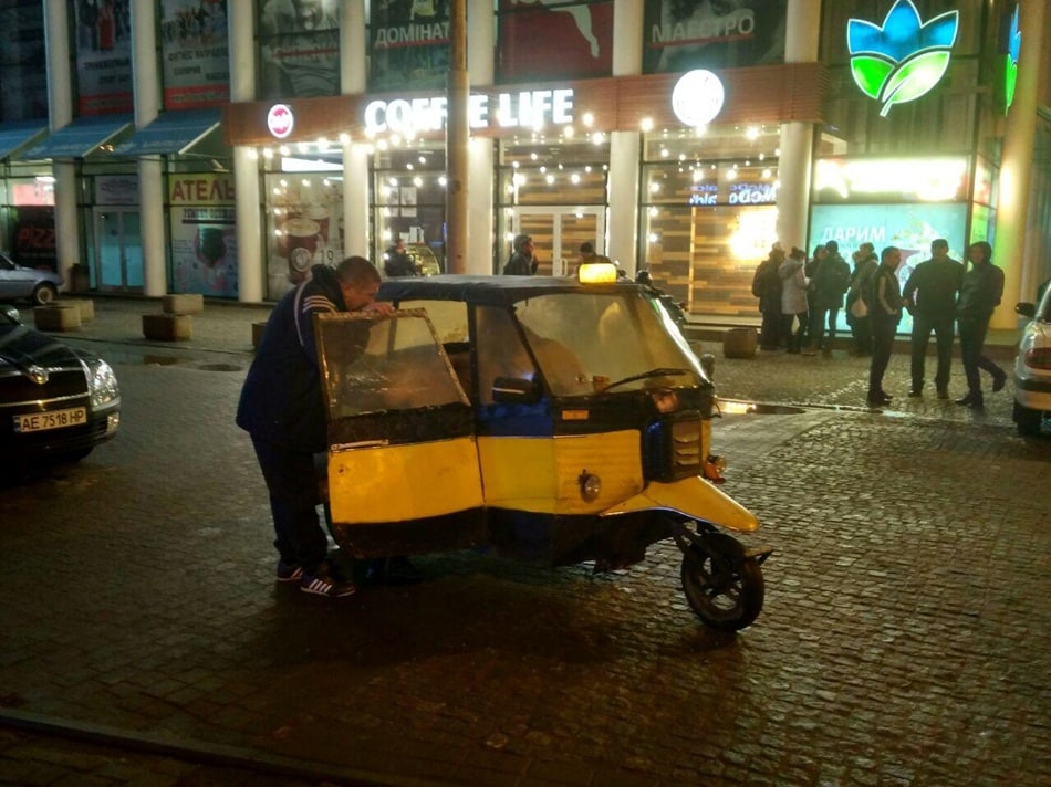 Новости Днепра про Машина рикши и с мультгероями на кузове: ТОП-5 самых необычных автомобилей, которые ездят по Днепру (ФОТО)