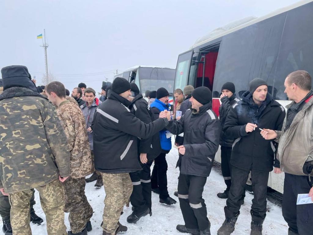 Новости Днепра про Відбувся черговий обмін полоненими: 116 українських захисників повернулися додому