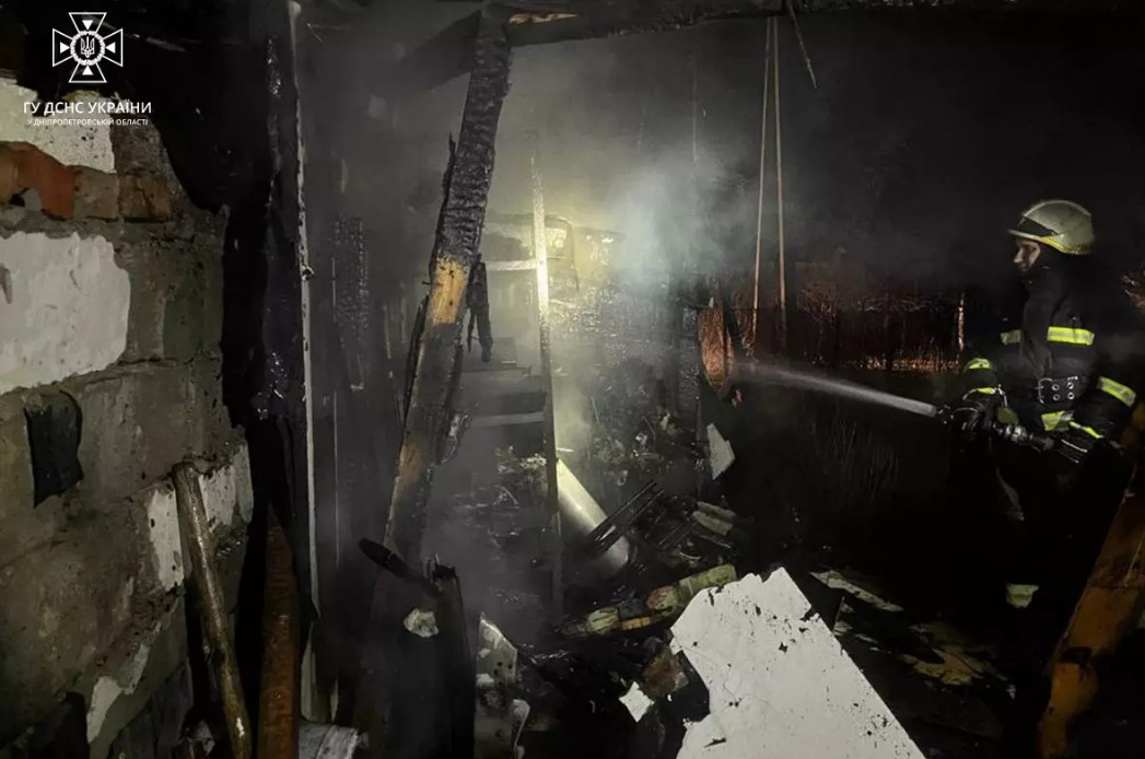 Новости Днепра про Поблизу Дніпра спалахнула будівля в садівничому товаристві (ФОТО)