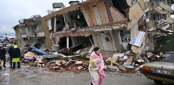 Землетрясения: количество погибших и раненых растет ежечасно