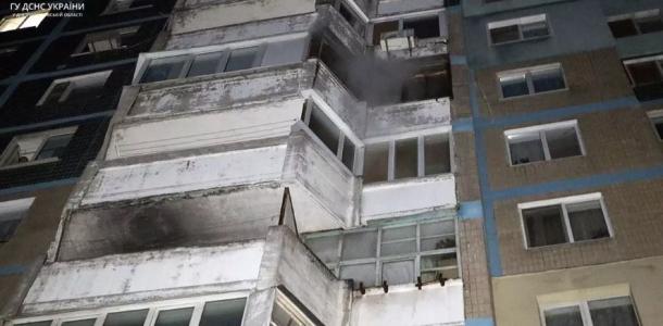 Была забита мусором: в Днепре с утра загорелась квартира в многоэтажке (ВИДЕО)