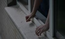 На проспекті Богдана Хмельницького 81-річна дніпрянка вистрибнула з вікна багатоповерхівки