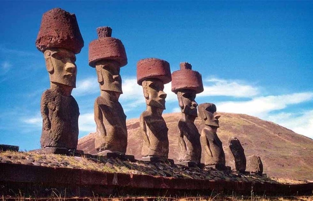 Новости Днепра про На острові Пасхи на дні висохлого озера знайдено нову статую моаї