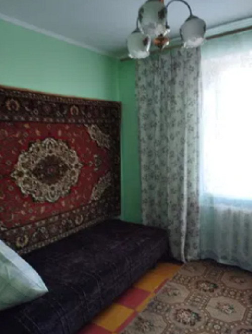 Новости Днепра про Меблі з 1980-х та килими на стінах: як виглядає кімната в оренду у Дніпрі за 1,5 тис грн на місяць (ФОТО)
