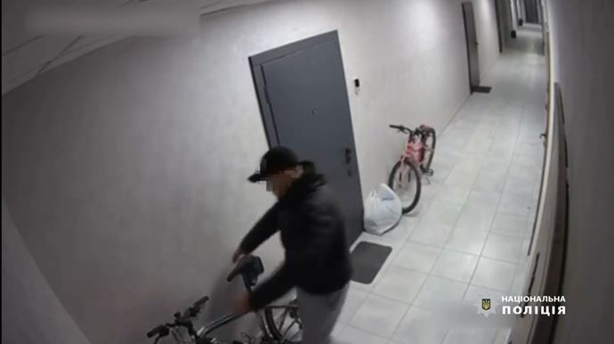 Новости Днепра про У Дніпрі затримали чоловіка, який крав велосипеди з ЖК