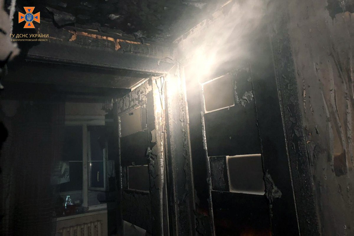 Новости Днепра про В Кривом Роге горела квартира: мужчина погиб, двух женщин удалось спасти