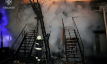 У центрі Дніпра з палаючого будинку врятували двох людей