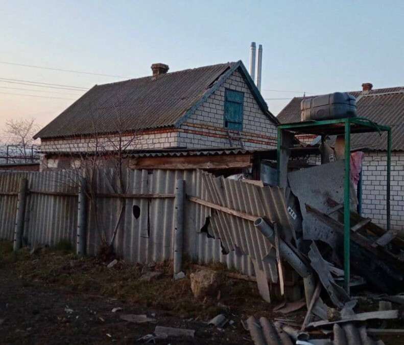 Новости Днепра про Тяжелая артиллерия ударила по Никопольскому району: ситуация на вечер 21 марта