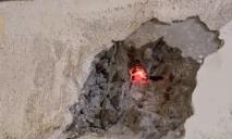 «Вечный огонь» в стене квартиры: житель Днепра рассказал причину странного явления (ВИДЕО)