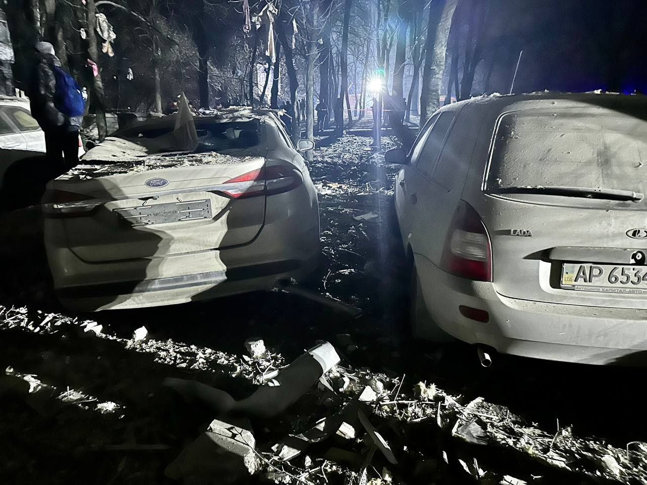 Новости Днепра про Окупанти зруйнували багатоповерхівку у Запоріжжі: двоє загиблих, під завалами є люди