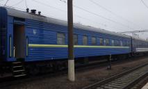 Довелося екстрено зупиняти потяг: на Дніпропетровщині за замах на вбивство затримали 36-річного підозрюваного