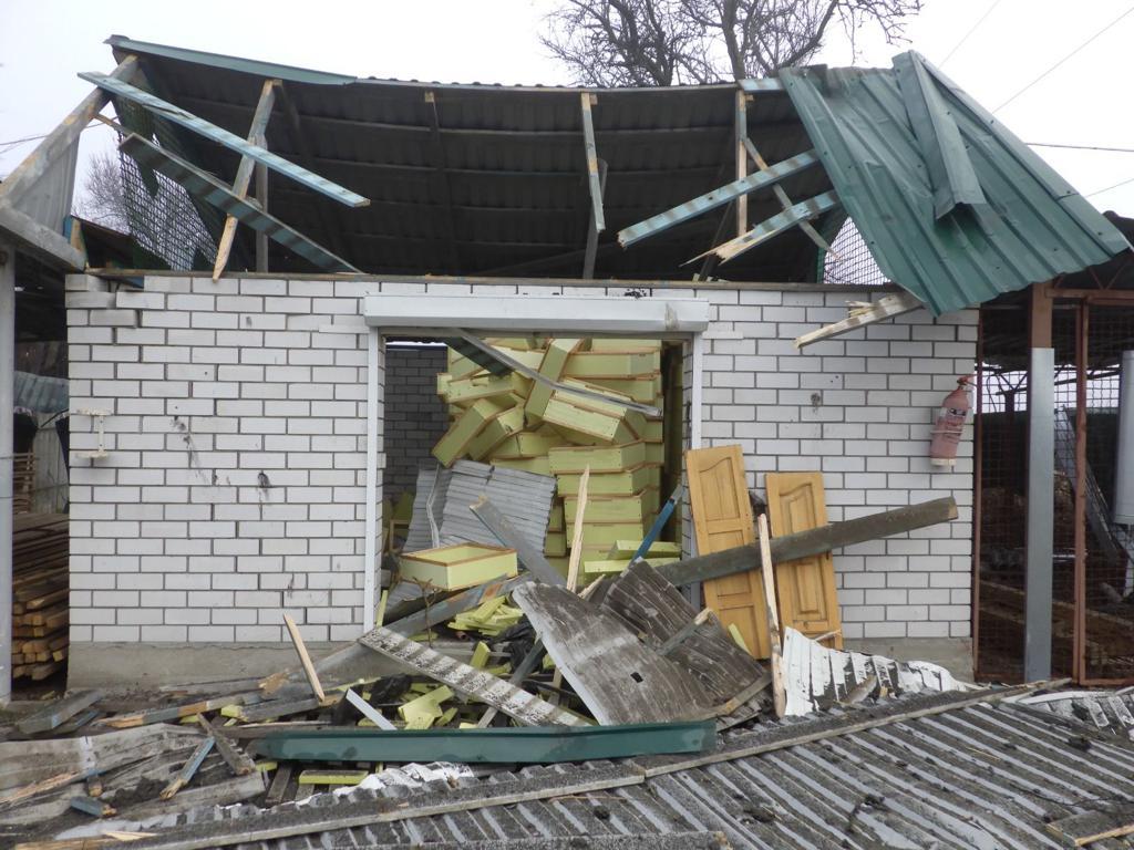 Новости Днепра про За минувшие сутки оккупанты четыре раза атаковали Никопольский район: полиция показала последствия