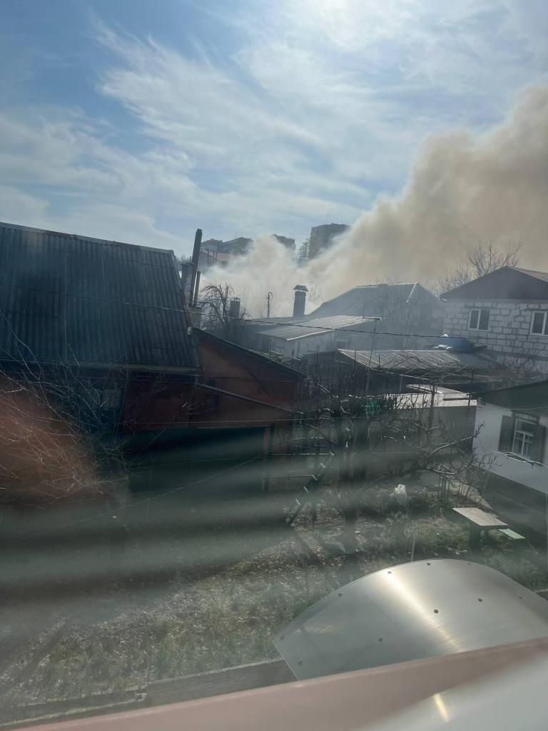 Новости Днепра про Усе небо в чорному диму: на вулиці Юрія Савченка в Дніпрі сталася масштабна пожежа (Фото і відео)