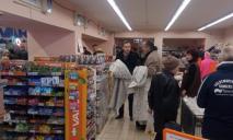 В Никополе «московские» священники освящали паски прямо в «Варусе»