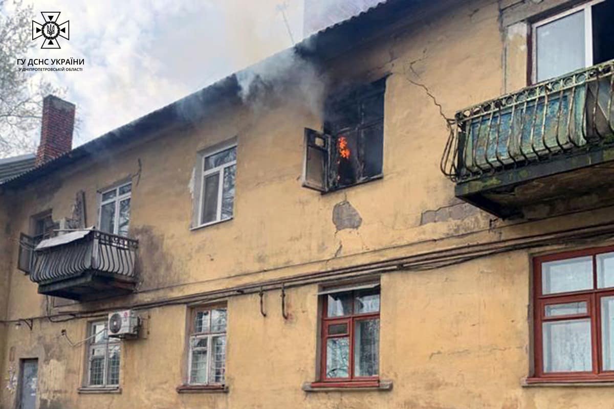 Новости Днепра про Из квартиры валил черный дым: в Днепре во время пожара погиб 60-летний мужчина