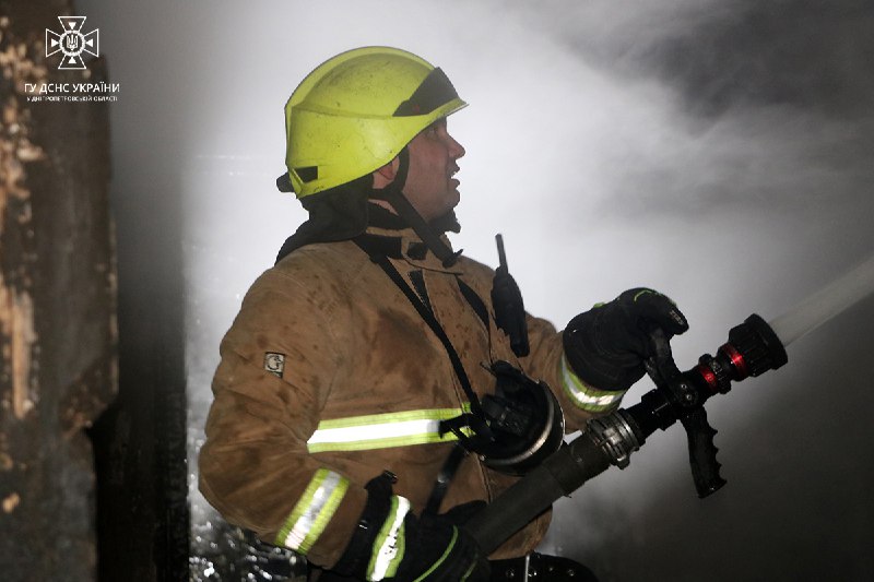 Новости Днепра про В Днепре на Калиновой горела квартира: пожарные спасли мужчину и котика