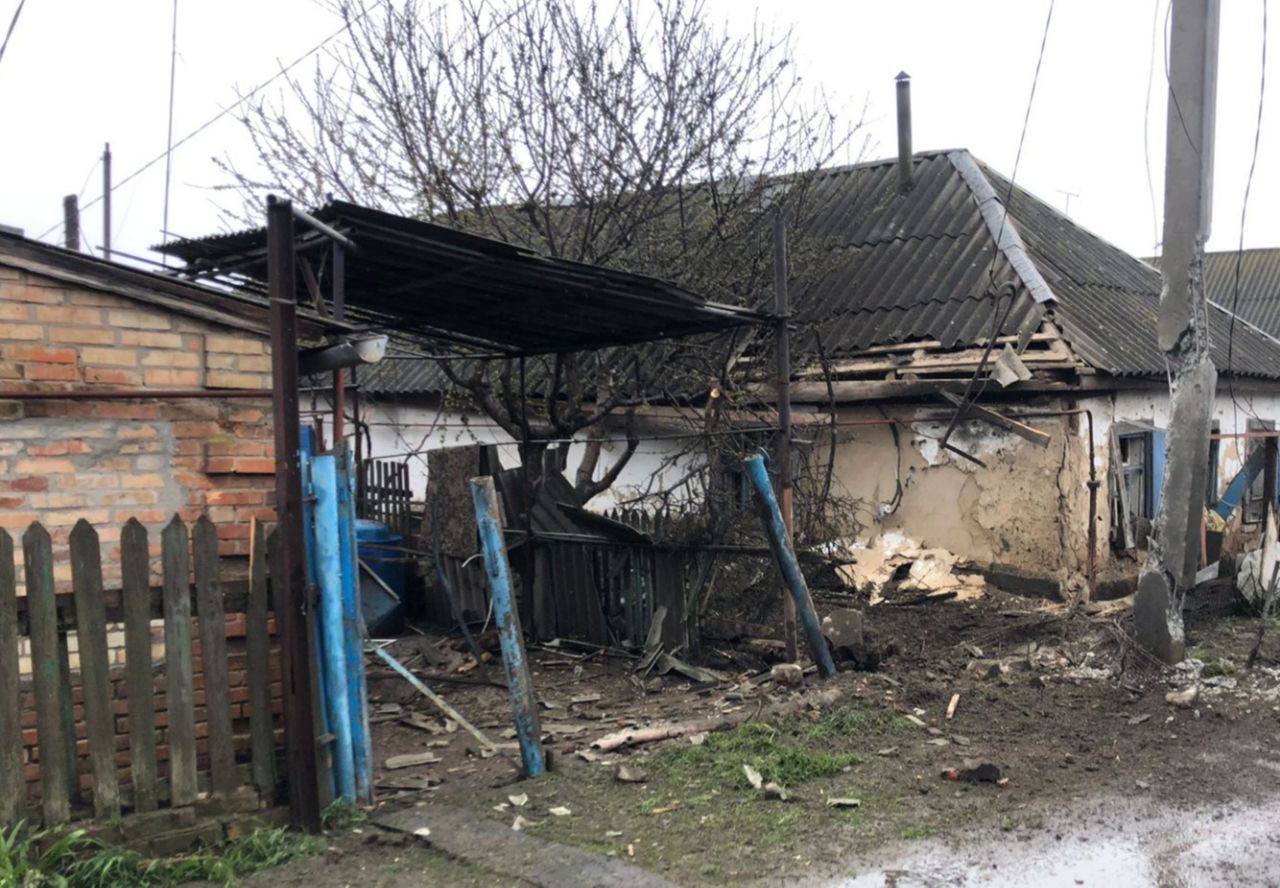Новости Днепра про Россияне ударили по жилым домам в Никополе: пострадали пожилые люди
