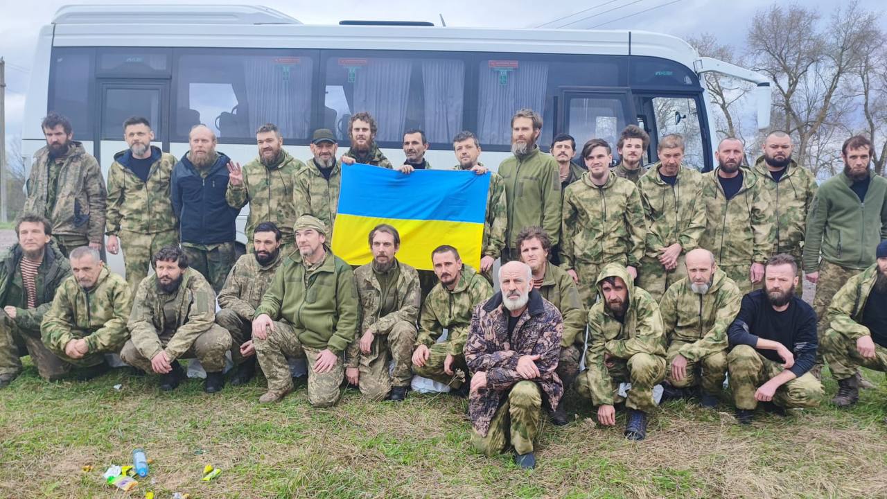Новости Днепра про Пасхальный обмен: домой вернулись 130 украинцев (ФОТО)