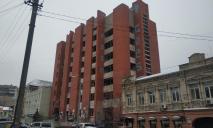 Ціна зросла у 38 разів: за скільки продали закинуту 7-поверхівку в середмісті Дніпра