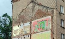 «Силуэт снесенного дома»: в Днепре предлагают сохранить потрепанную стену на бульваре Кучеревского