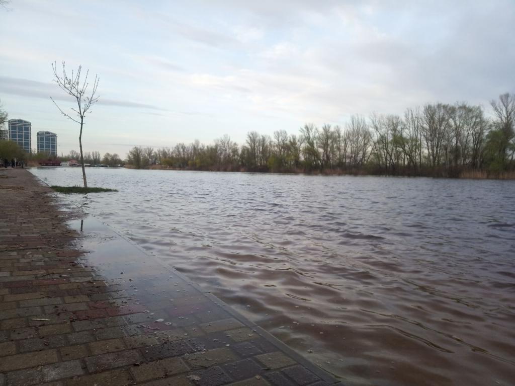Новости Днепра про Мешканців Дніпропетровщини попередили про нові підтоплення: рівень води в Дніпрі знову піднімається