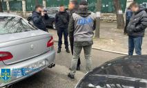 100 тисяч гривень з перевізників: у Дніпрі на хабарі піймали інспектора Укртрансбезпеки
