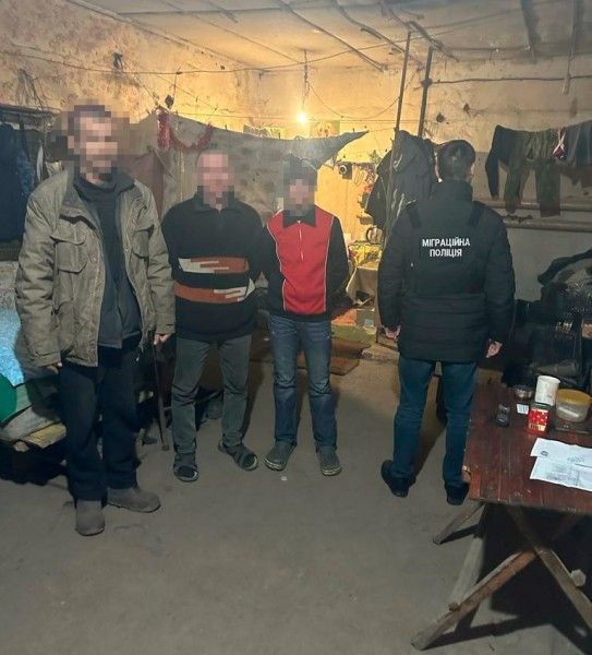 Новости Днепра про На Днепропетровщине преступная банда торговала людьми и держала их в рабстве: среди жертв были и переселенцы