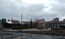 Скоро открытие: в Днепре на Победе возле McDonald’s вырезали часть дорожного покрытия и перекрыли парковку