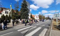 Призвал мужчин вернуться домой: украинец поджег себя у консульства в Кракове