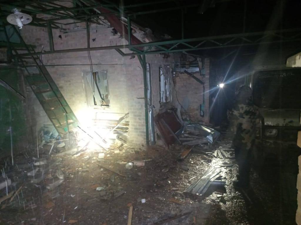 Новости Днепра про Вночі ворог вкотре атакував Дніпропетровщину з важкої артилерії: пошкоджено будинки та авто (ФОТО)