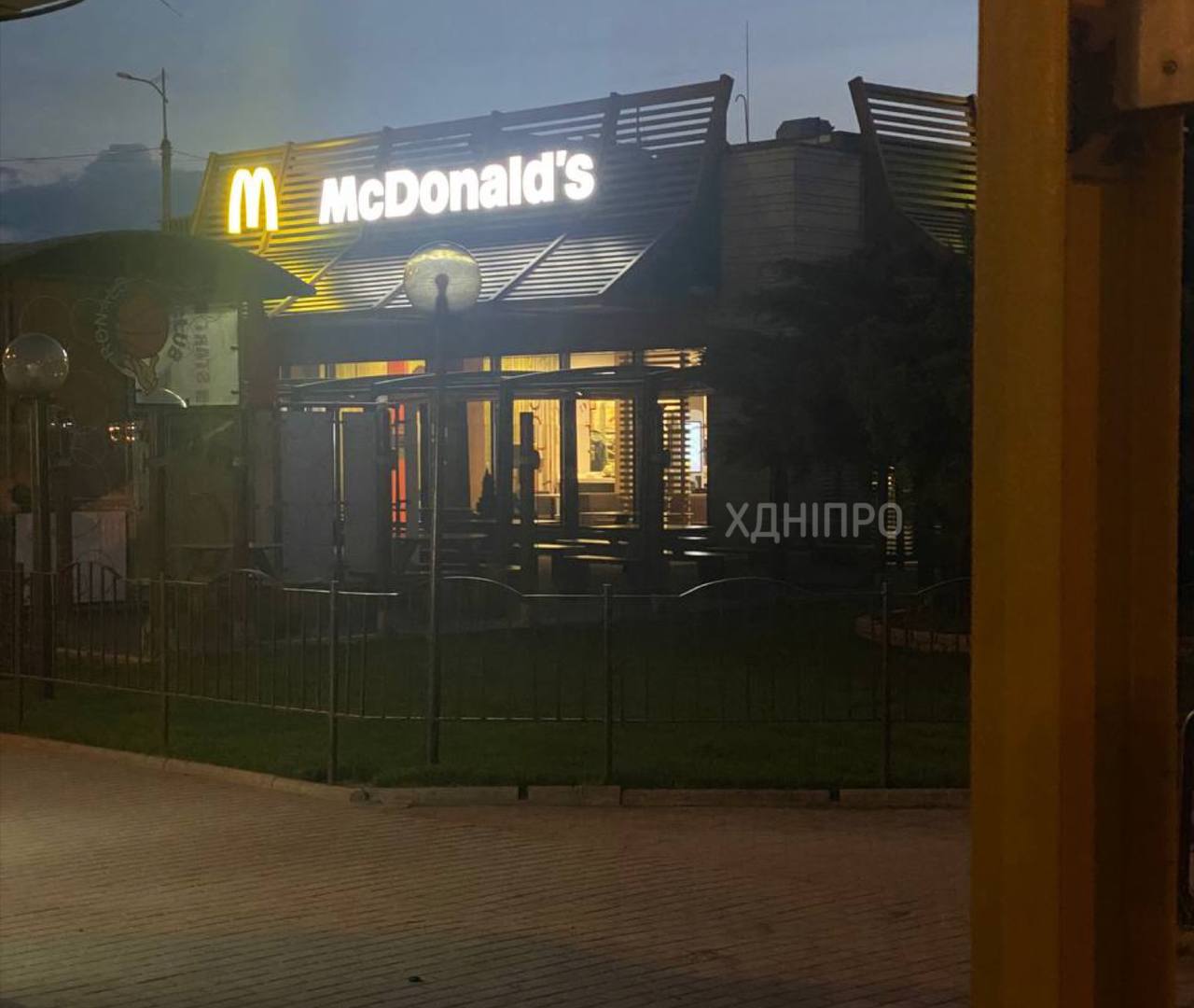 Новости Днепра про Уже зажгли вывески: до открытия McDonald's в Днепре остались 