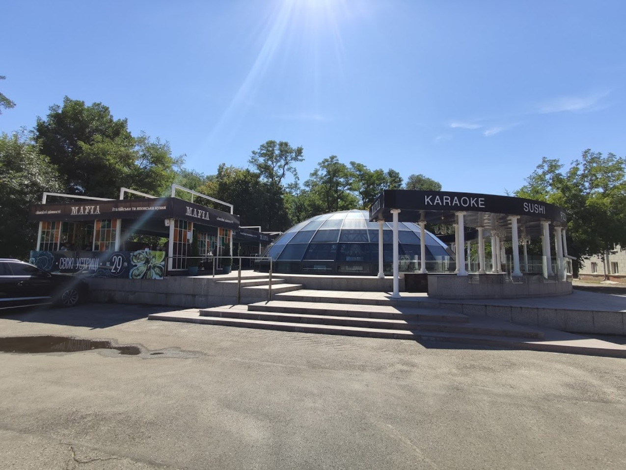 Новости Днепра про У Дніпрі біля парку Глоби продають відомий ресторан із купольним дахом (ФОТО)