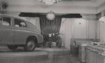 Заїзд через вітрину та підсвітка на стелі: як у середині 1950-х років виглядав легендарний автосалон у Дніпрі (ФОТО)