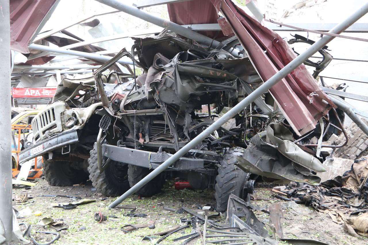 Новости Днепра про Росіяни вдарили по рятувальній частині у Дніпрі: постраждав співробітник