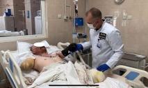 В больнице Днепра спасли 39-летнего воина, которому под Бахмутом взрывом оторвало две руки и ногу