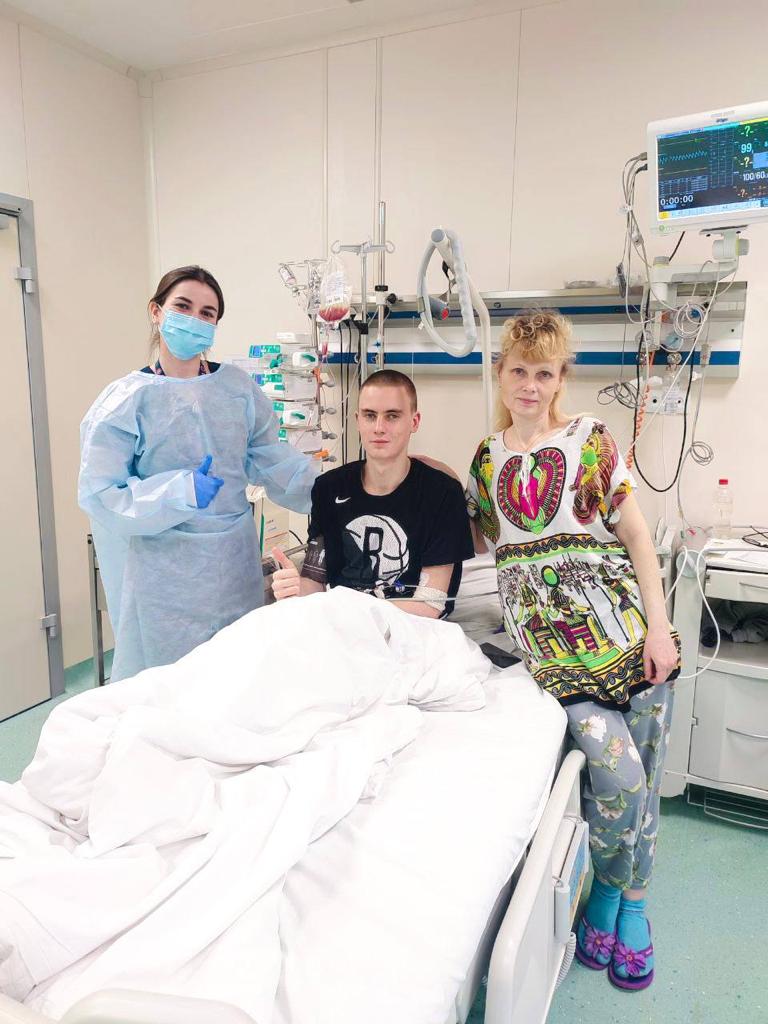 Новости Днепра про Вперше в Україні: юнаку із Дніпропетровщини пересадили кістковий мозок від незнайомця