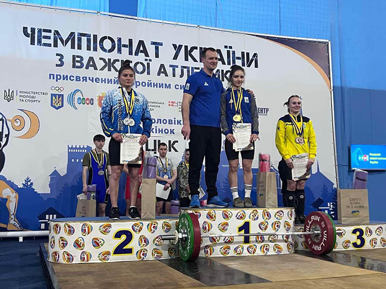 Новости Днепра про Пишаємося: криворожанка стала рекордсменкою України з важкої атлетики