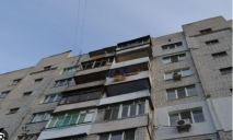 У Дніпрі на Янтарній чоловік випав з вікна 9-го поверху: що з ним