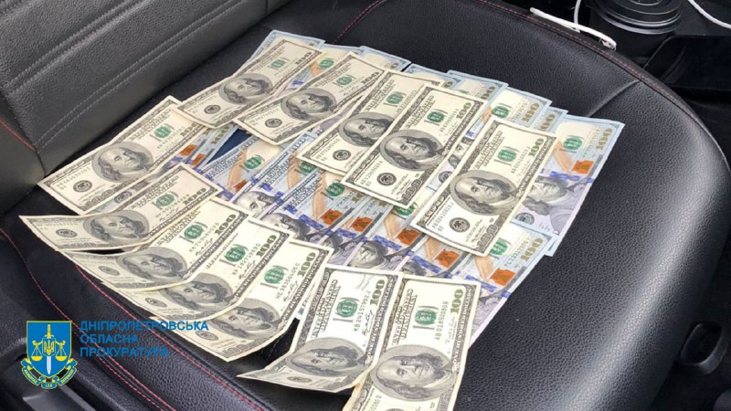 Новости Днепра про В Днепре топ-чиновник полиции требовал 3 тыс. долларов от грабительницы: подробности