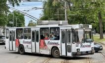 Через перебої з електроенергією у Дніпрі деякі трамваї та тролейбуси призупинили рух