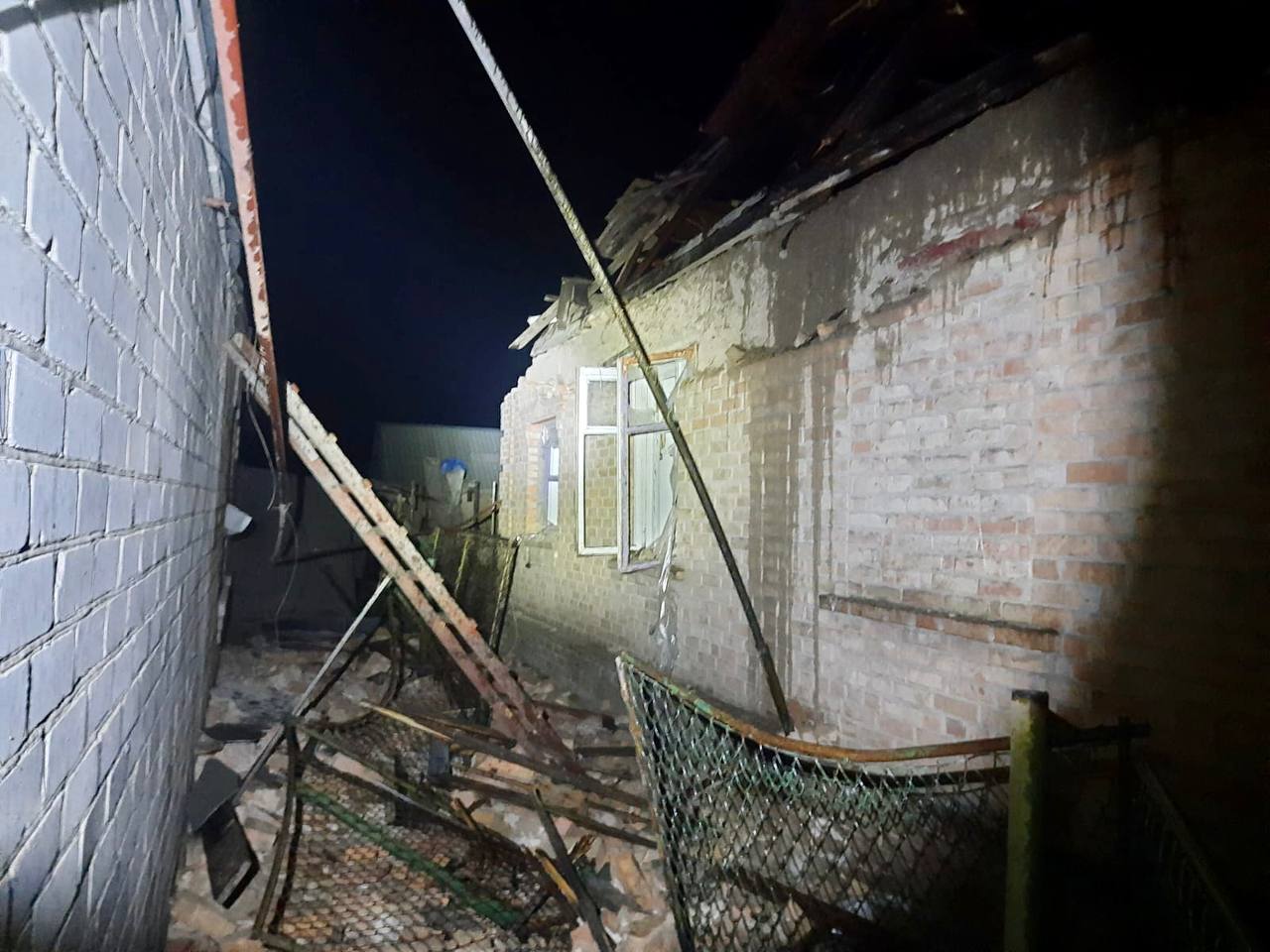Новости Днепра про На Дніпропетровщині внаслідок ворожих атак постраждала жінка, є руйнування