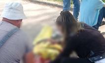 Напав посеред вулиці: у Кривому Розі чоловік побив цеглою по голові 64-річну жінку