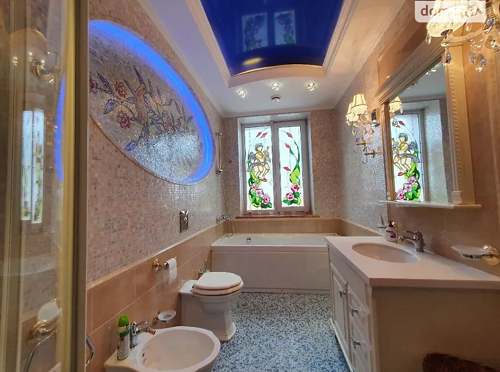Новости Днепра про Як усередині виглядає будинок, який продають за 44,9 млн грн у Дніпрі: онікс на стінах та ванна для покоївки (ФОТО)