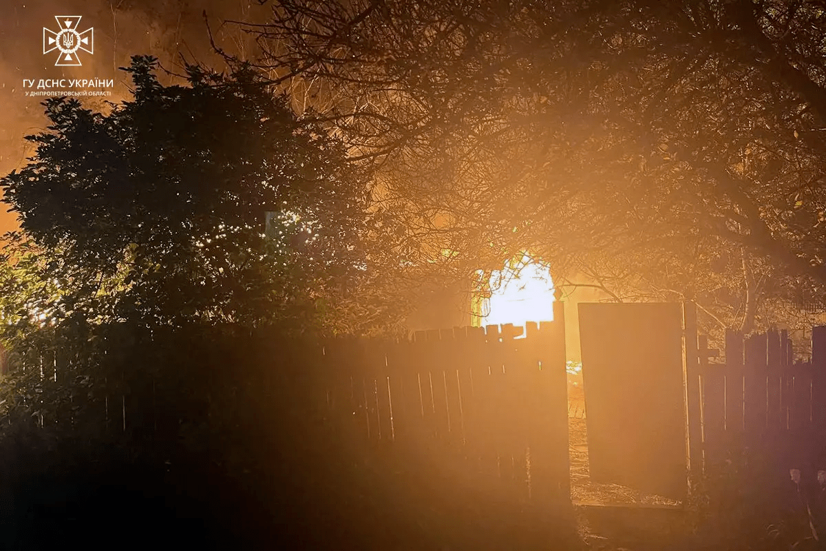 Новости Днепра про Тушили майже дві години: через пожежу у Дніпрі постраждали сусіди