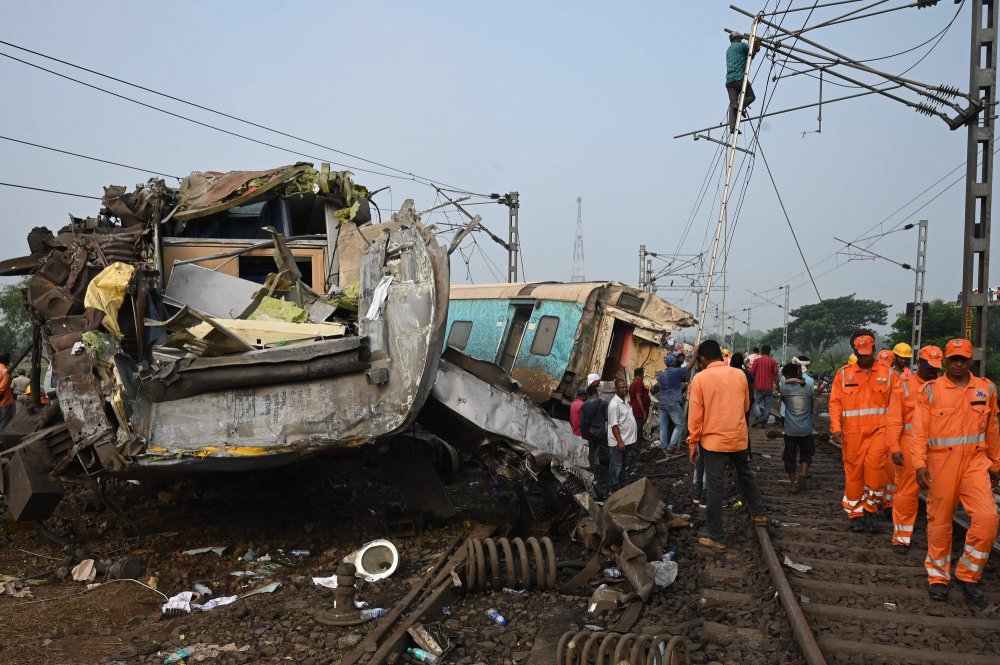 Новости Днепра про Более 280 погибших и около тысячи пострадавших: в Индии произошла масштабная железнодорожная авария