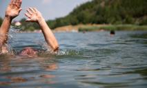 У Дніпрі в озері втонув чоловік: тіло знайшли за 70 метрів від берега