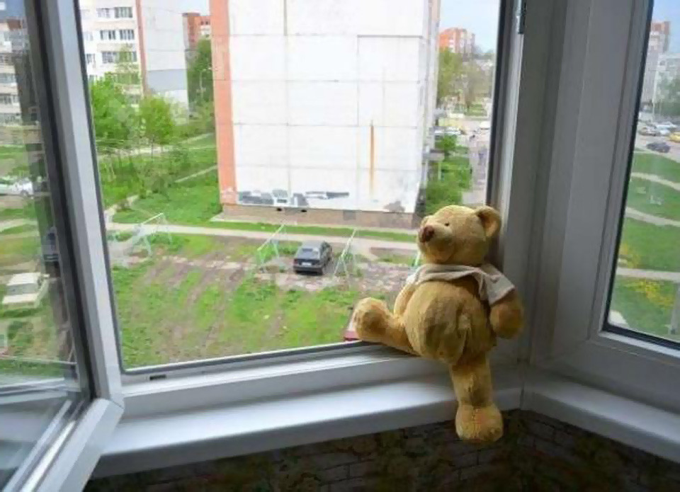 Новости Днепра про В Кривом Роге 2-летний мальчик выпал из окна: детали инцидента
