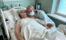 У лікарні Дніпра врятували жінку з Донеччини, яка разом із чоловіком потрапила під ворожий обстріл на городі